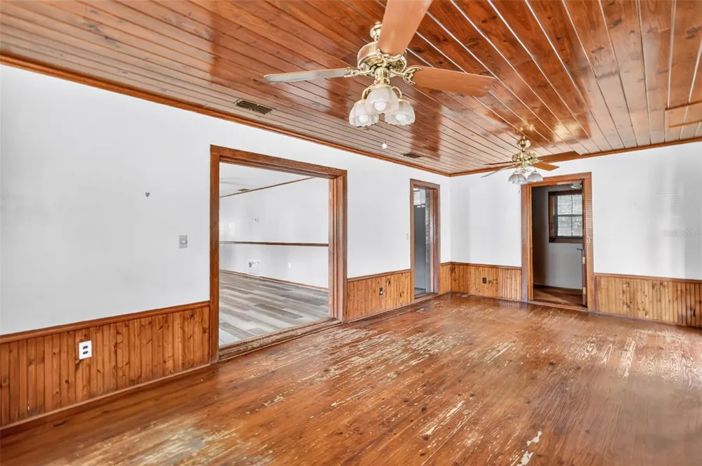 315 S LONE OAK DRIVE Leesburg, FL 34748