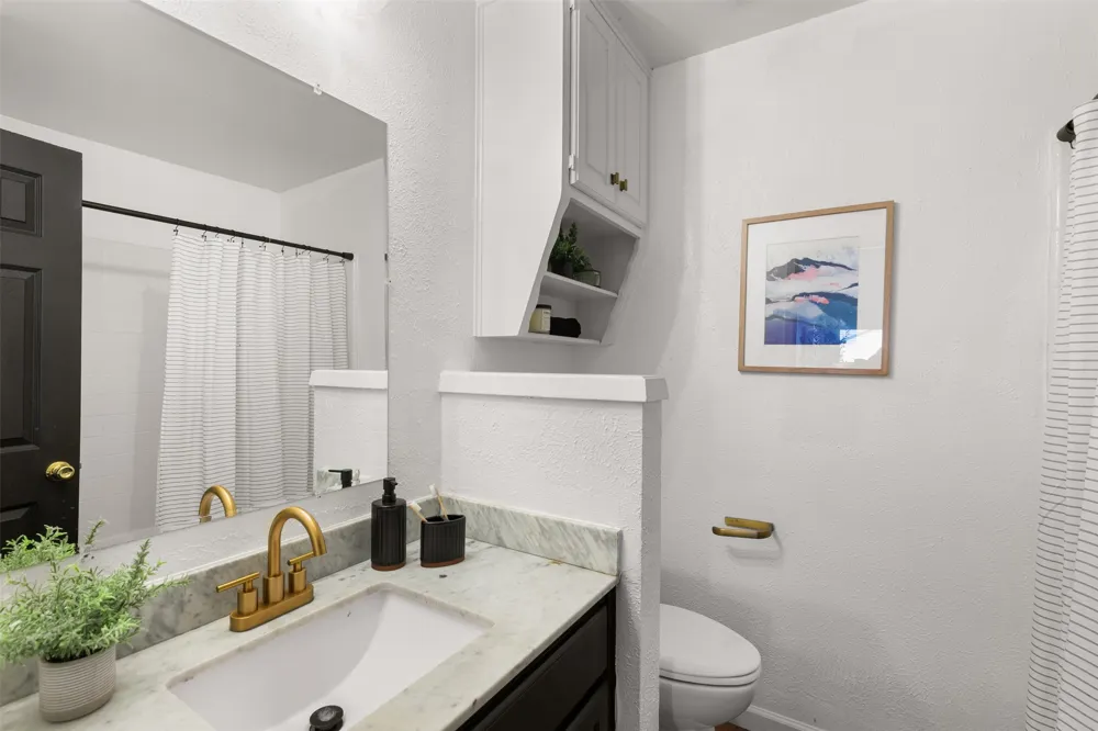401 Lindenwood Lane W Hewitt, TX 76643