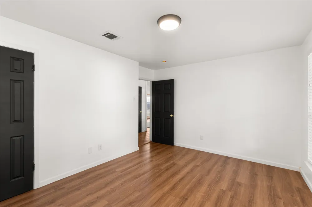 401 Lindenwood Lane W Hewitt, TX 76643
