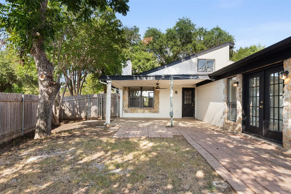 401 Lindenwood Lane W Hewitt, TX 76643
