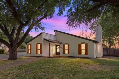 401 Lindenwood Lane W