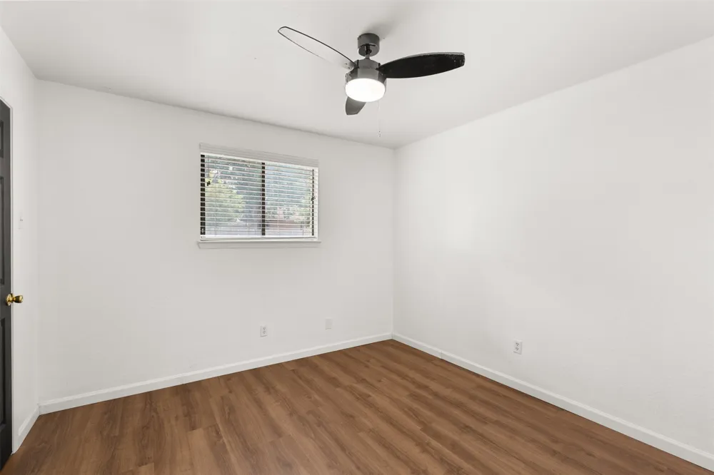 401 Lindenwood Lane W Hewitt, TX 76643