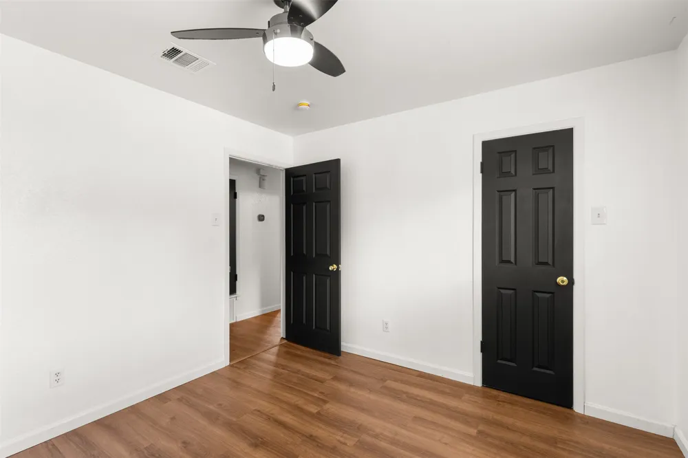 401 Lindenwood Lane W Hewitt, TX 76643