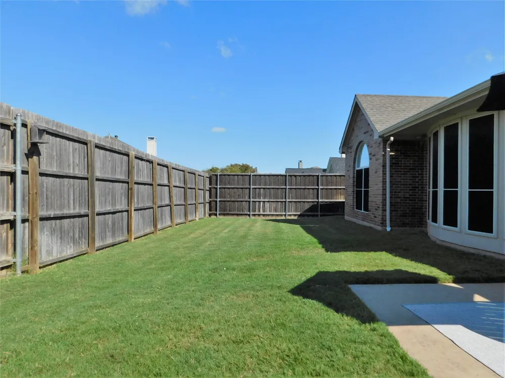 1119 Postwood Drive Corinth, TX 76210