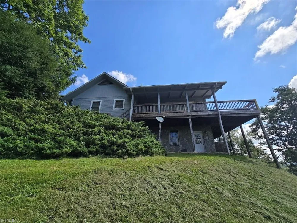 979 Wagon Road Warrensville, NC 28693