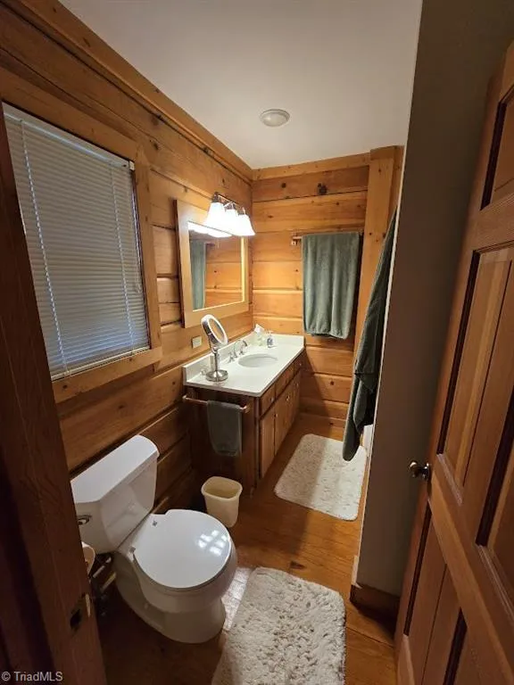 979 Wagon Road Warrensville, NC 28693