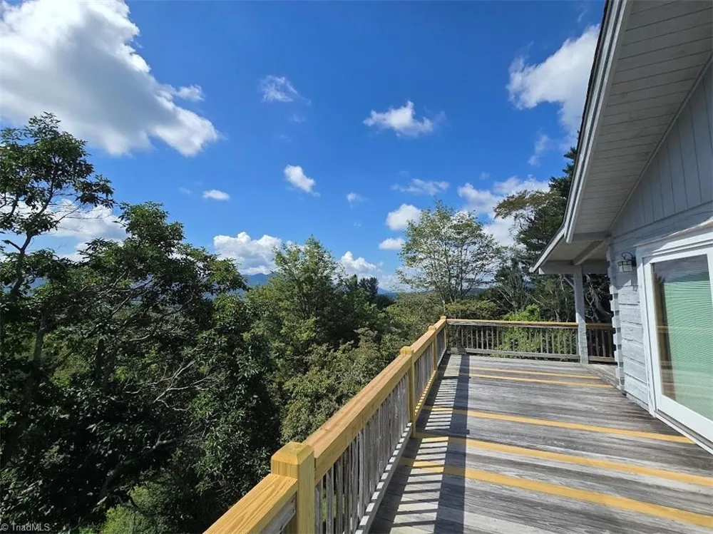 979 Wagon Road Warrensville, NC 28693