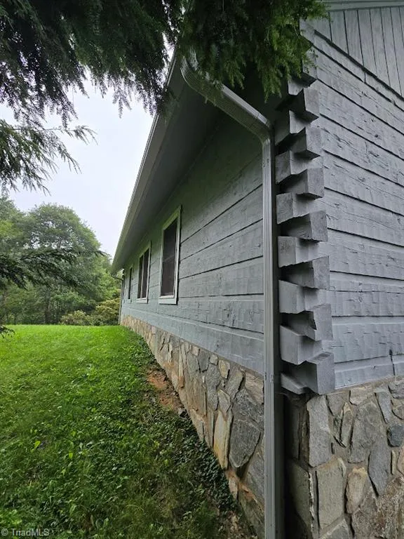 979 Wagon Road Warrensville, NC 28693