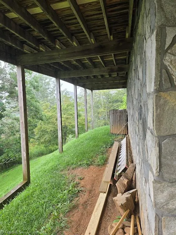 979 Wagon Road Warrensville, NC 28693