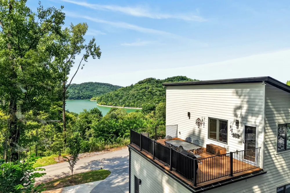 2343 Shoreside Dr Smithville, TN 37166