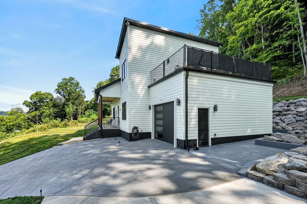 2343 Shoreside Dr Smithville, TN 37166