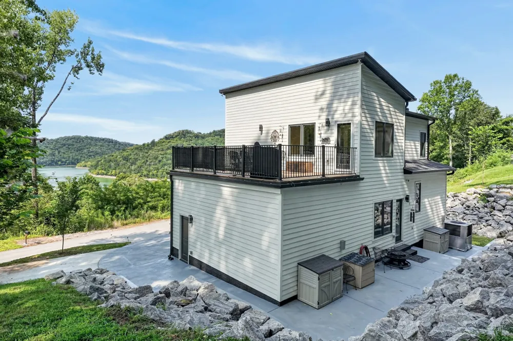 2343 Shoreside Dr Smithville, TN 37166