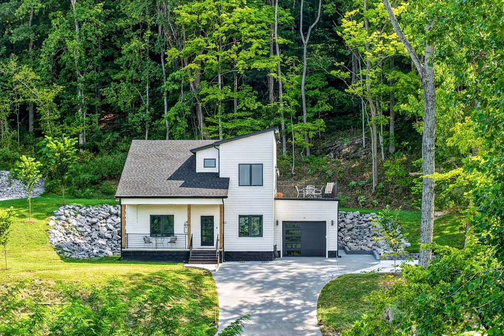 2343 Shoreside Dr Smithville, TN 37166