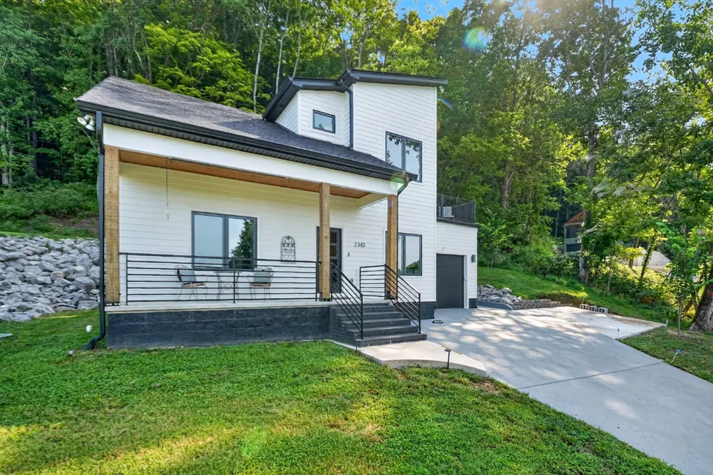2343 Shoreside Dr Smithville, TN 37166