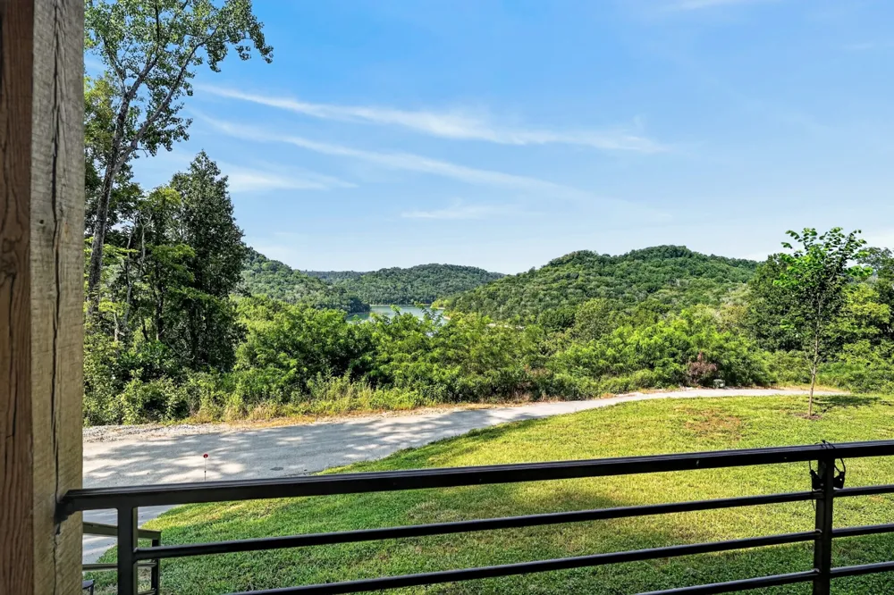 2343 Shoreside Dr Smithville, TN 37166