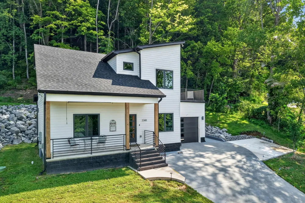 2343 Shoreside Dr Smithville, TN 37166