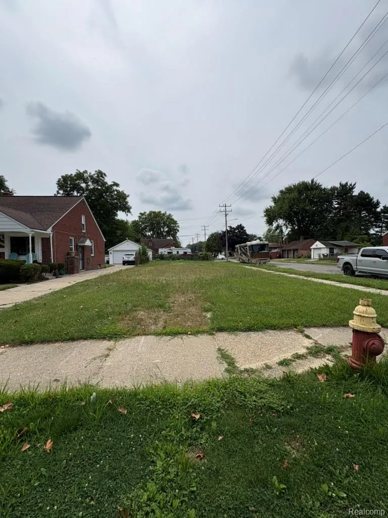 14100 Edmore Drive Detroit City, MI 48205