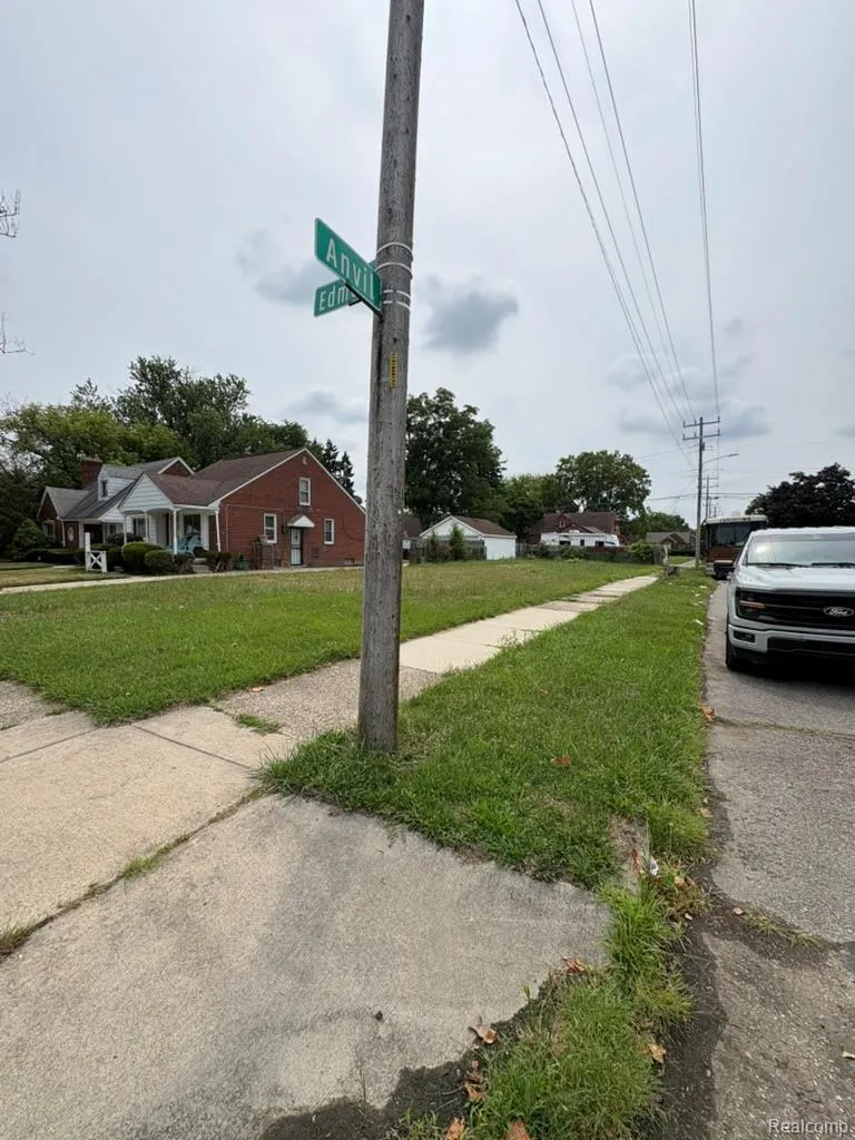 14100 Edmore Drive Detroit City, MI 48205