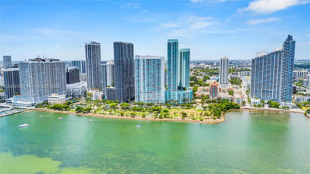 1800 Bayshore Dr #809 Miami, FL 33132