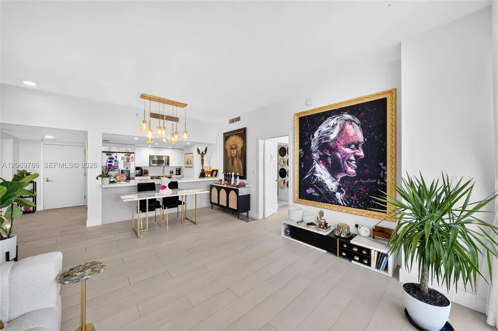 1800 Bayshore Dr #809 Miami, FL 33132