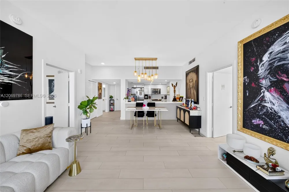 1800 Bayshore Dr #809 Miami, FL 33132