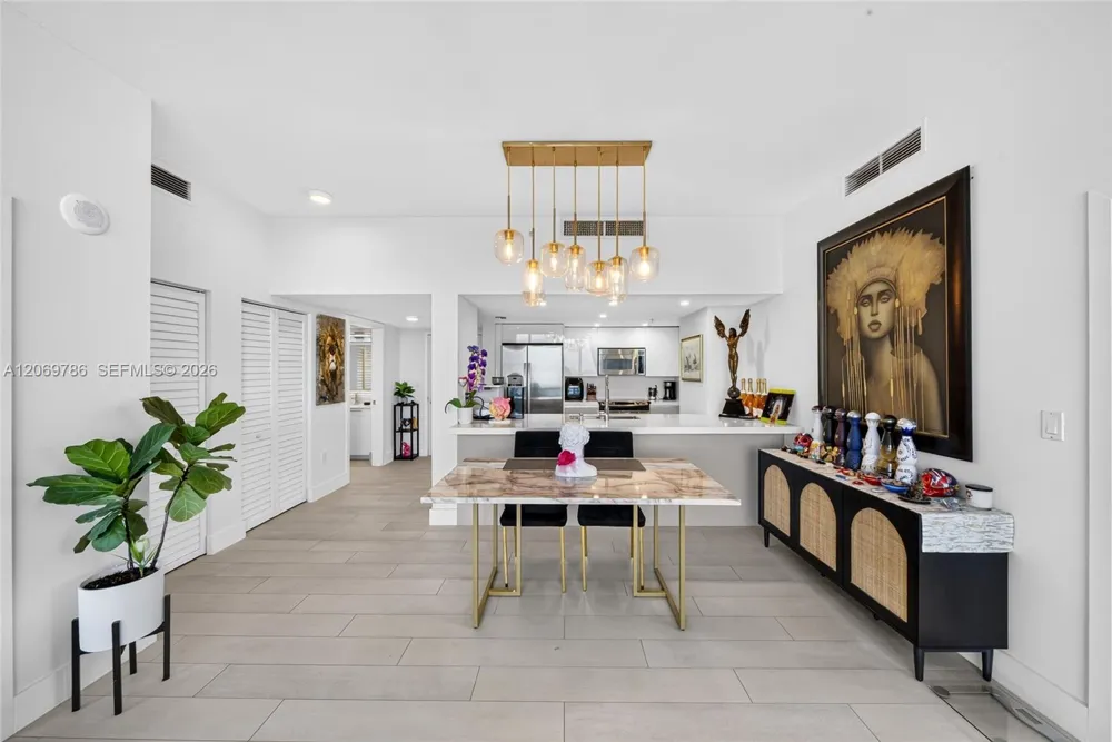 1800 Bayshore Dr #809 Miami, FL 33132