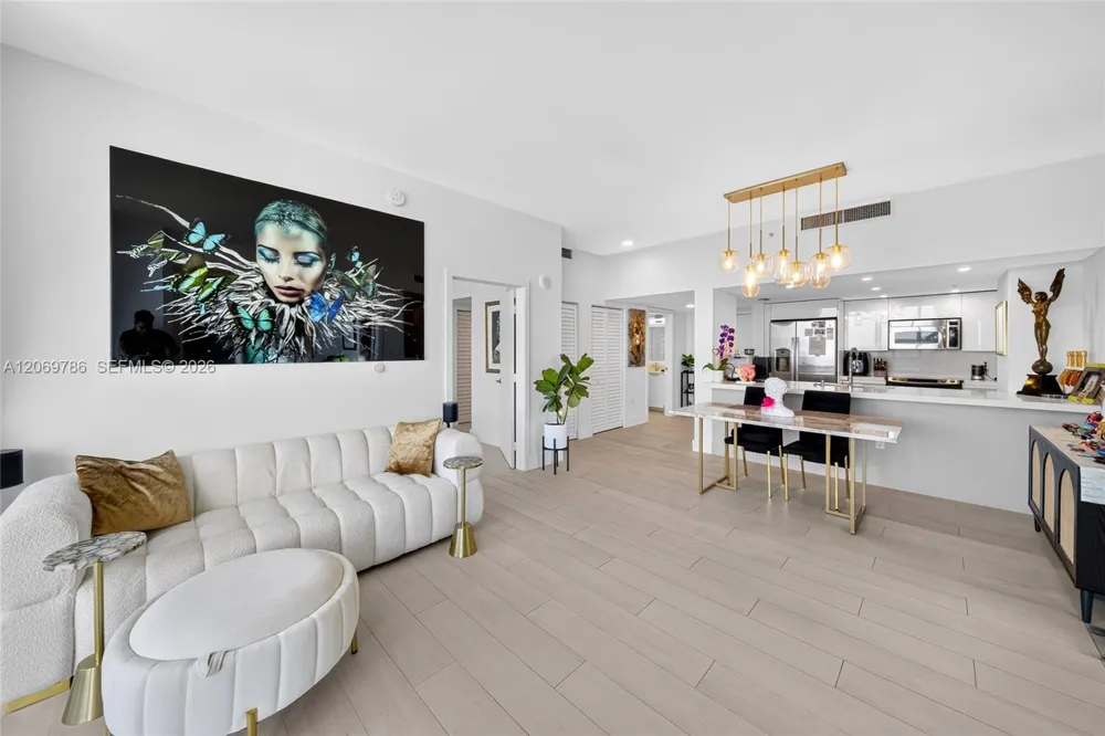1800 Bayshore Dr #809 Miami, FL 33132