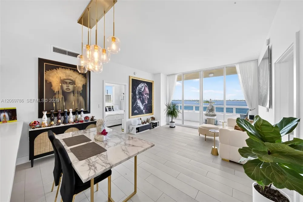 1800 Bayshore Dr #809 Miami, FL 33132