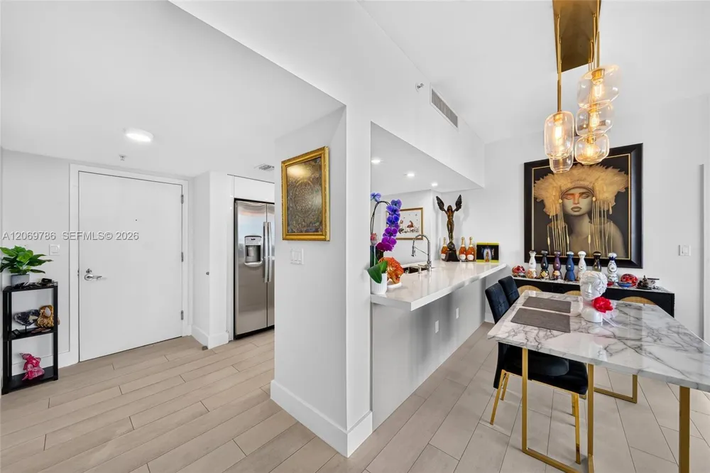 1800 Bayshore Dr #809 Miami, FL 33132