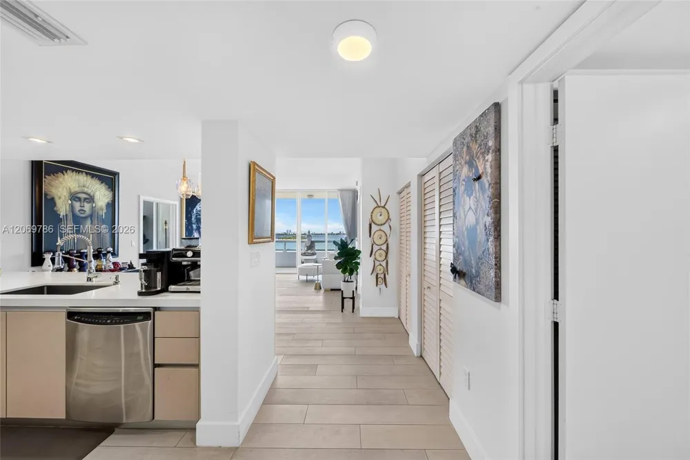 1800 Bayshore Dr #809 Miami, FL 33132