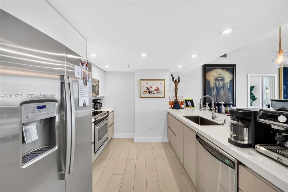 1800 Bayshore Dr #809 Miami, FL 33132