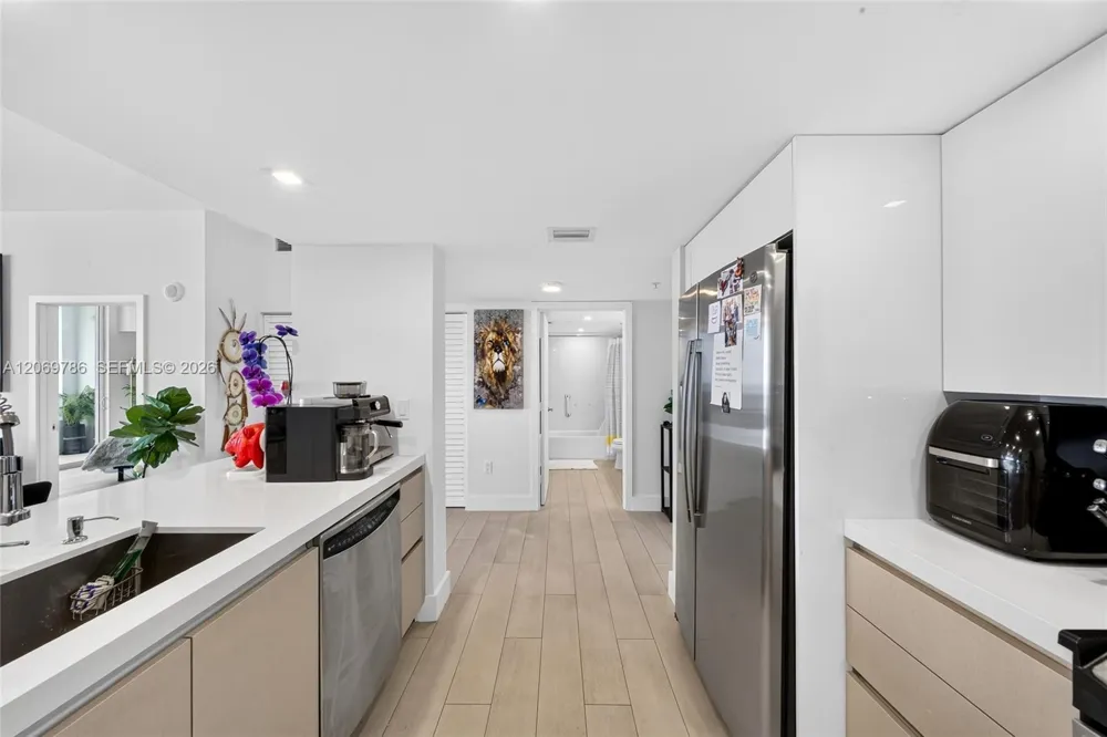 1800 Bayshore Dr #809 Miami, FL 33132