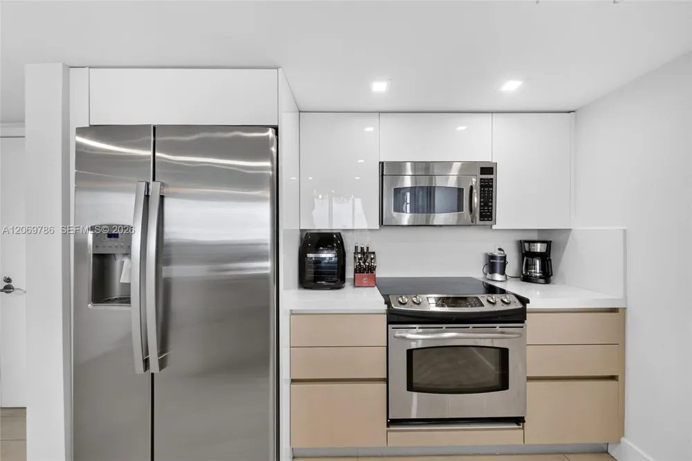 1800 Bayshore Dr #809 Miami, FL 33132