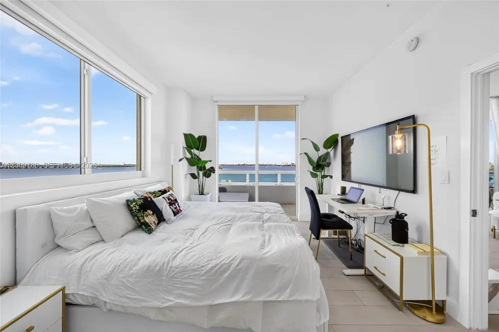 1800 Bayshore Dr #809 Miami, FL 33132