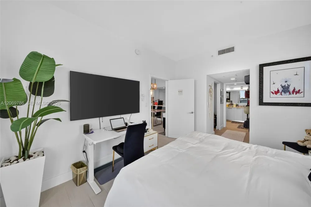 1800 Bayshore Dr #809 Miami, FL 33132