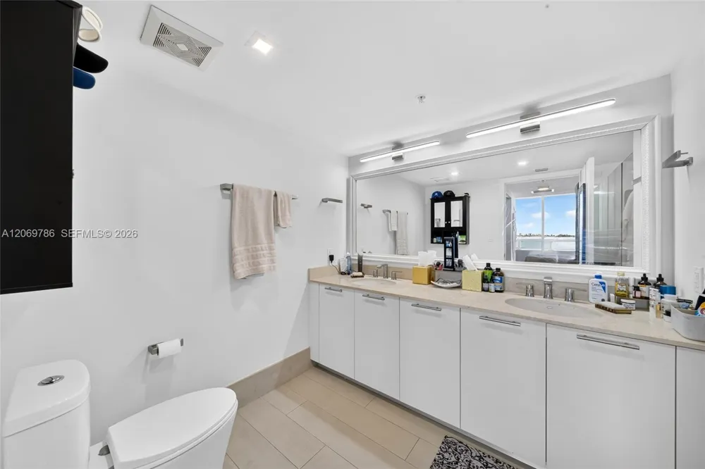 1800 Bayshore Dr #809 Miami, FL 33132