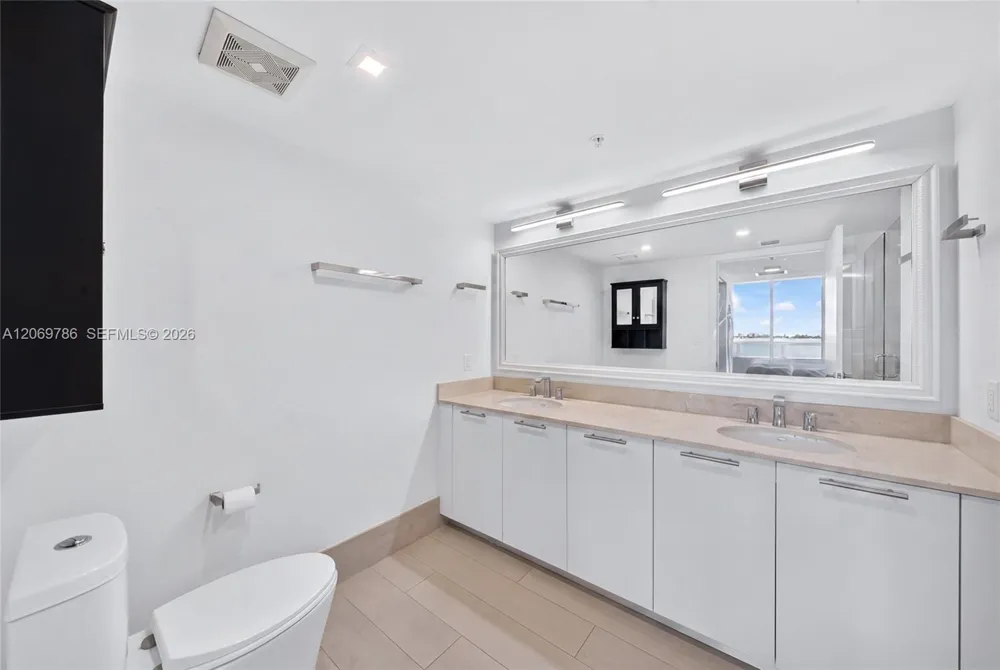 1800 Bayshore Dr #809 Miami, FL 33132