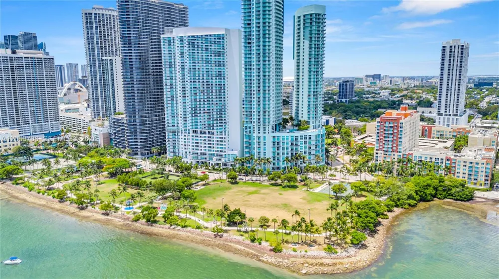 1800 Bayshore Dr #809 Miami, FL 33132