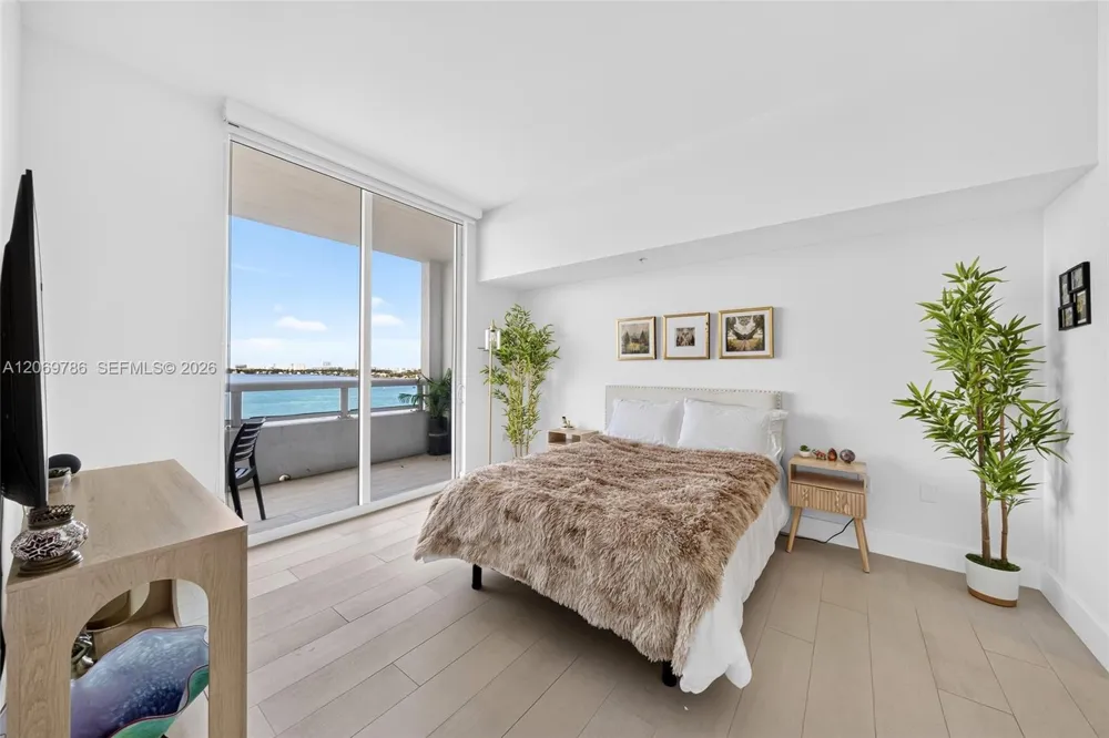 1800 Bayshore Dr #809 Miami, FL 33132