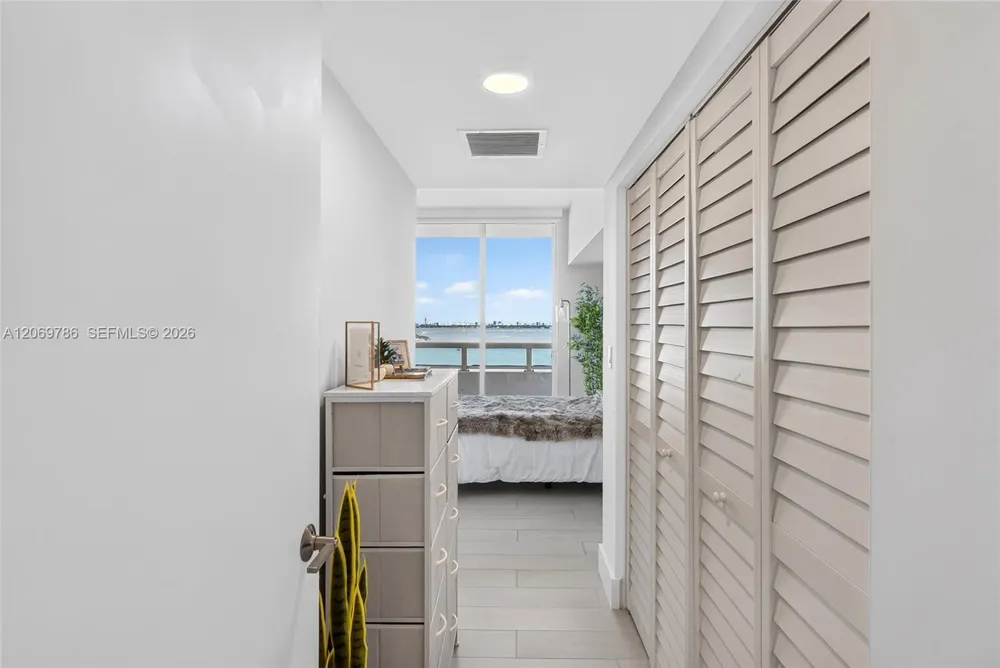 1800 Bayshore Dr #809 Miami, FL 33132