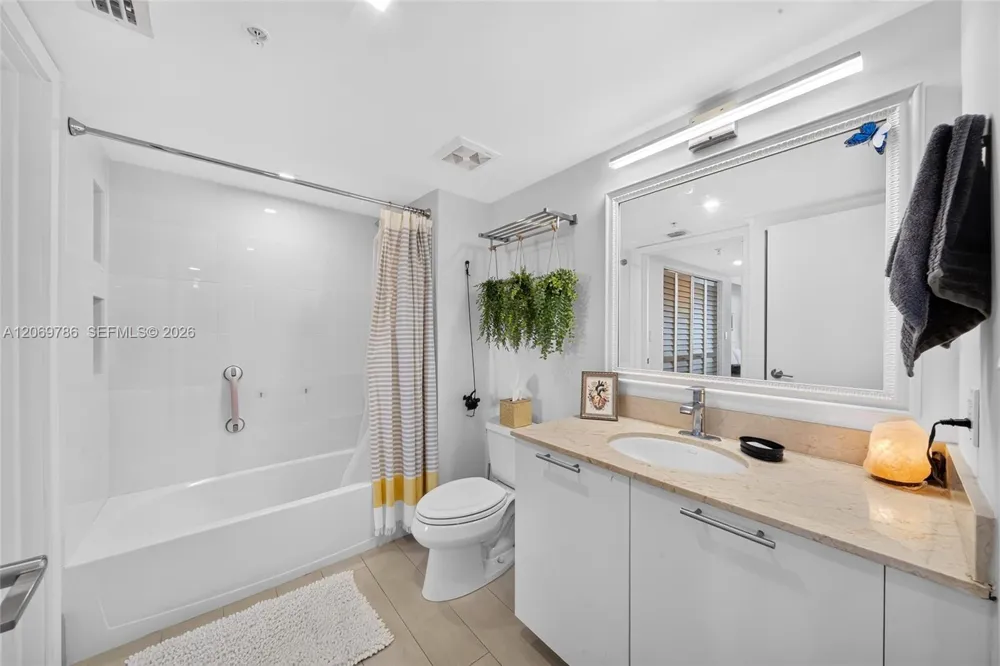 1800 Bayshore Dr #809 Miami, FL 33132