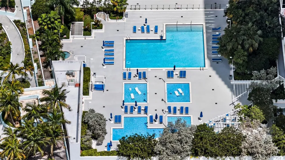 1800 Bayshore Dr #809 Miami, FL 33132