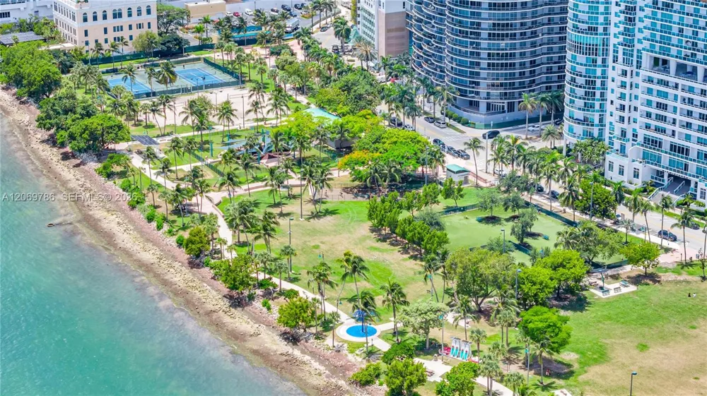 1800 Bayshore Dr #809 Miami, FL 33132