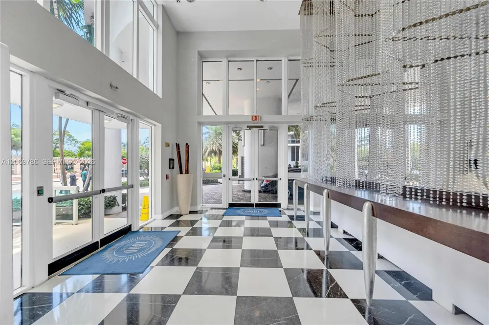 1800 Bayshore Dr #809 Miami, FL 33132