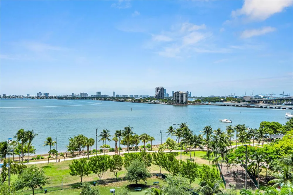 1800 Bayshore Dr #809 Miami, FL 33132
