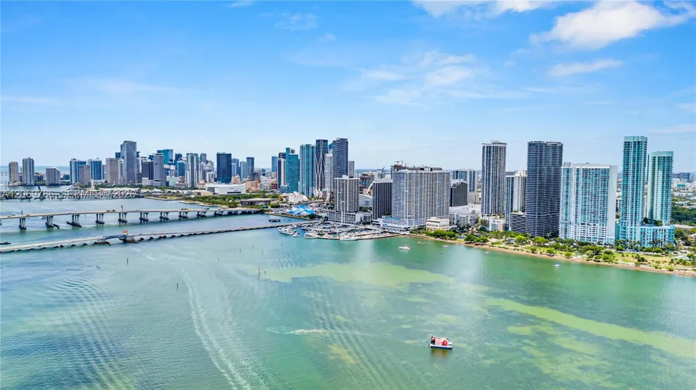 1800 Bayshore Dr #809 Miami, FL 33132