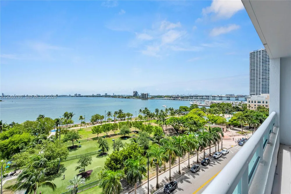 1800 Bayshore Dr #809 Miami, FL 33132