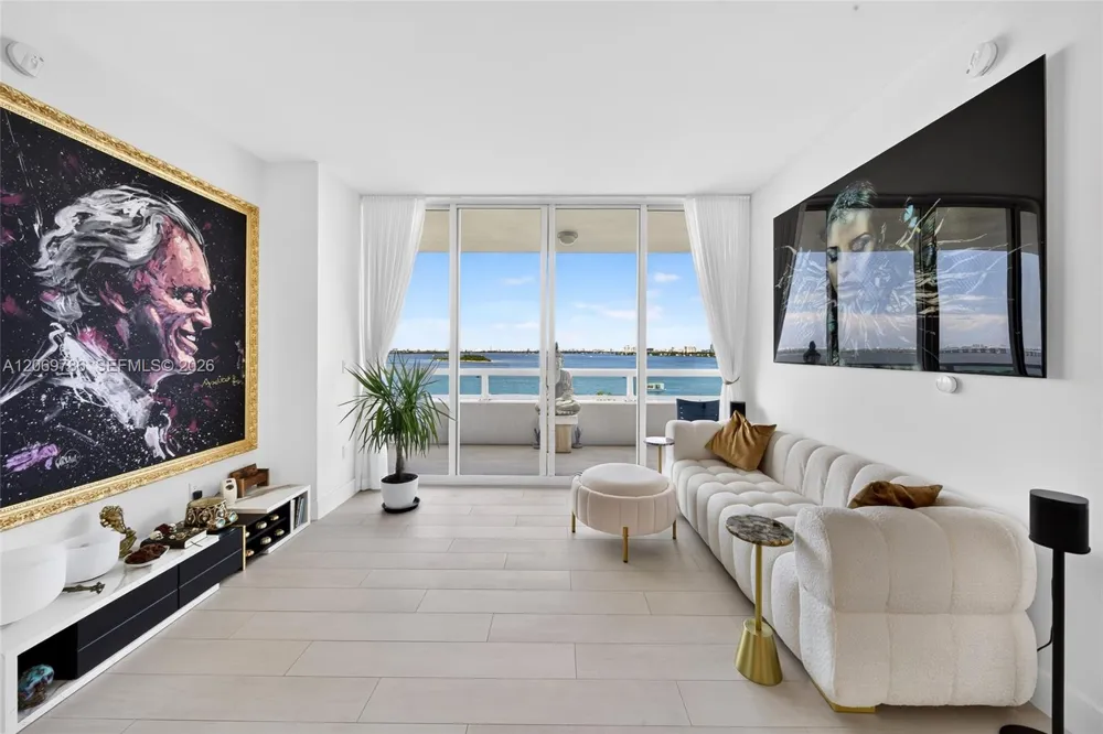 1800 Bayshore Dr #809 Miami, FL 33132
