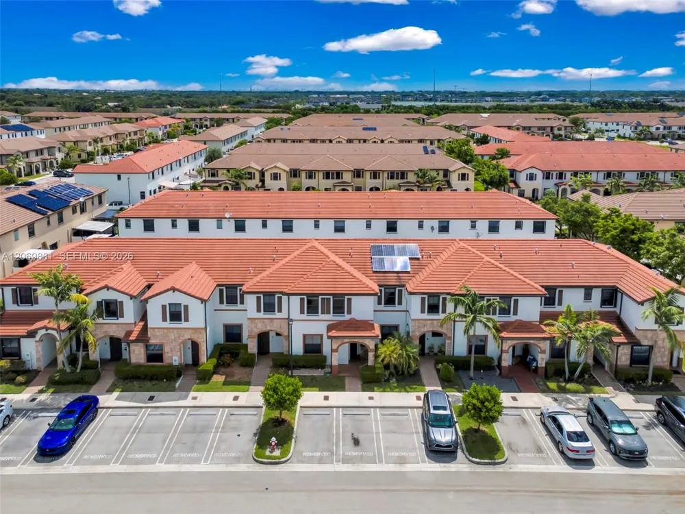 10615 W 34th Ct Hialeah, FL 33018