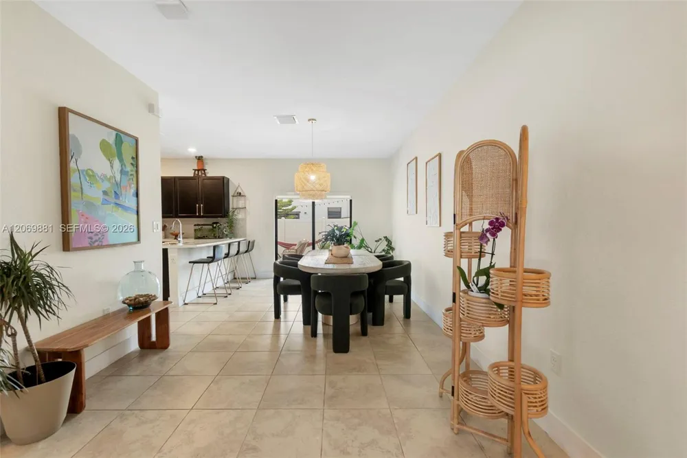 10615 W 34th Ct Hialeah, FL 33018